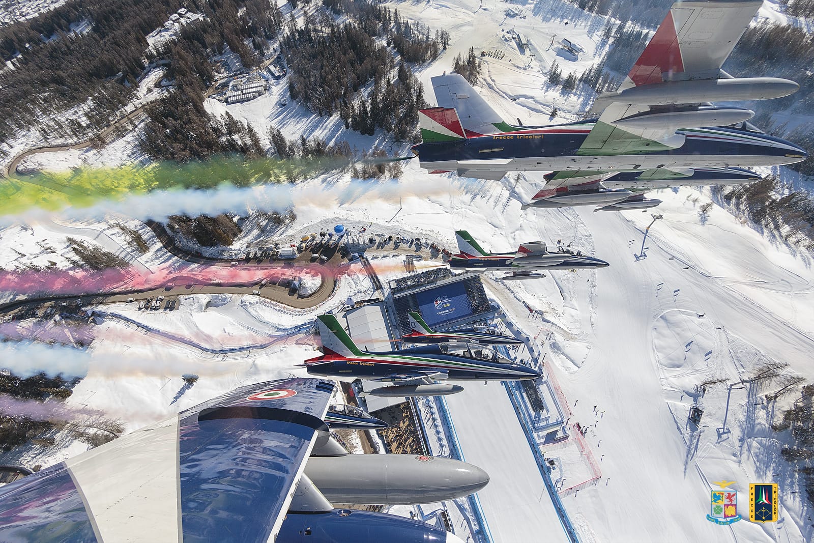 Scopri di più sull'articolo CORTINA 2021, MONDIALI DI SCI ALPINO: LE FRECCE TRICOLORI STENDONO IL TRICOLORE SULLE DOLOMITI